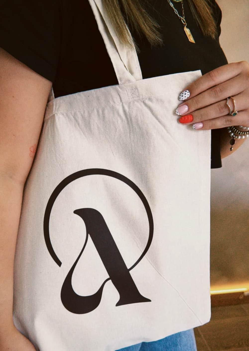 24 Tote Bags